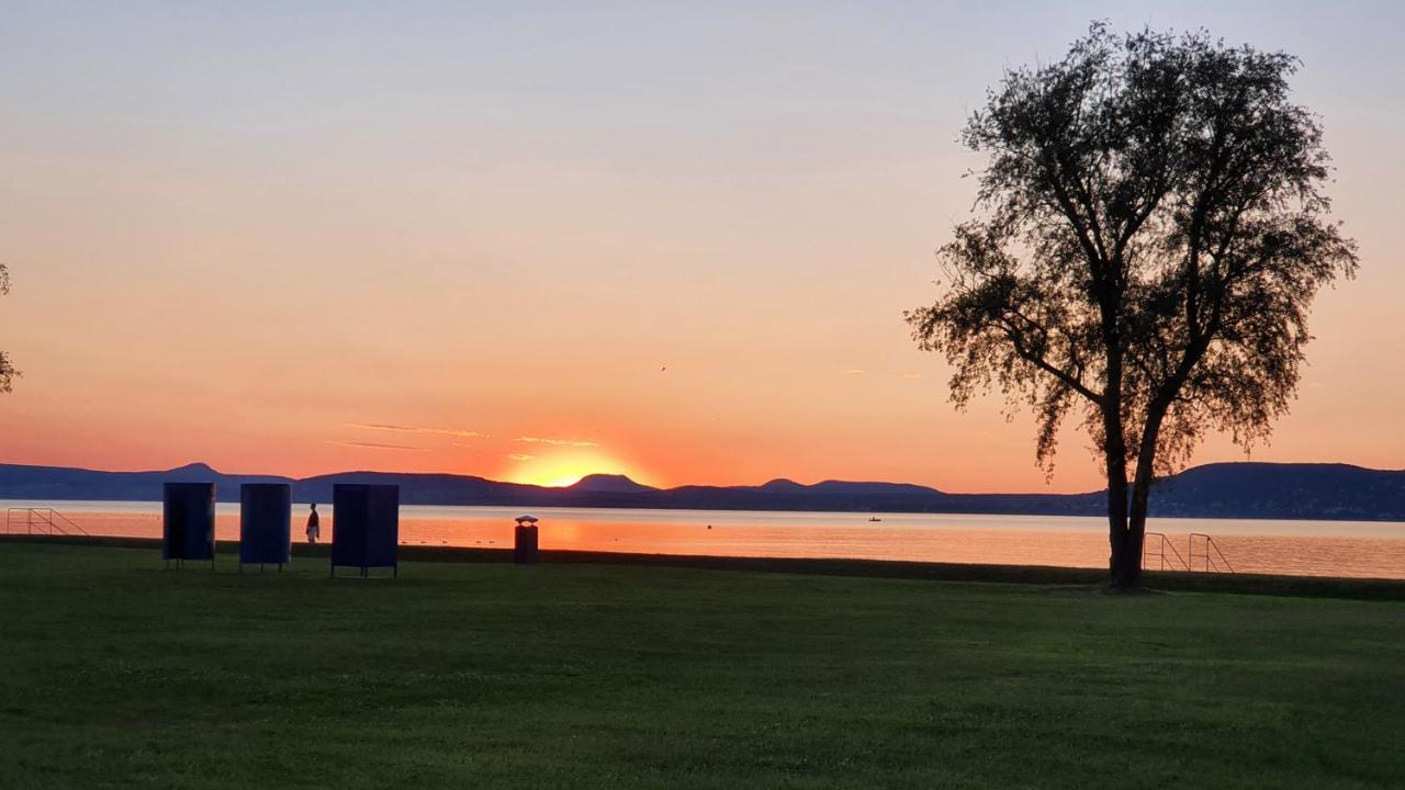 Napfeny Resort Exclusive Balatonlelle Luaran gambar