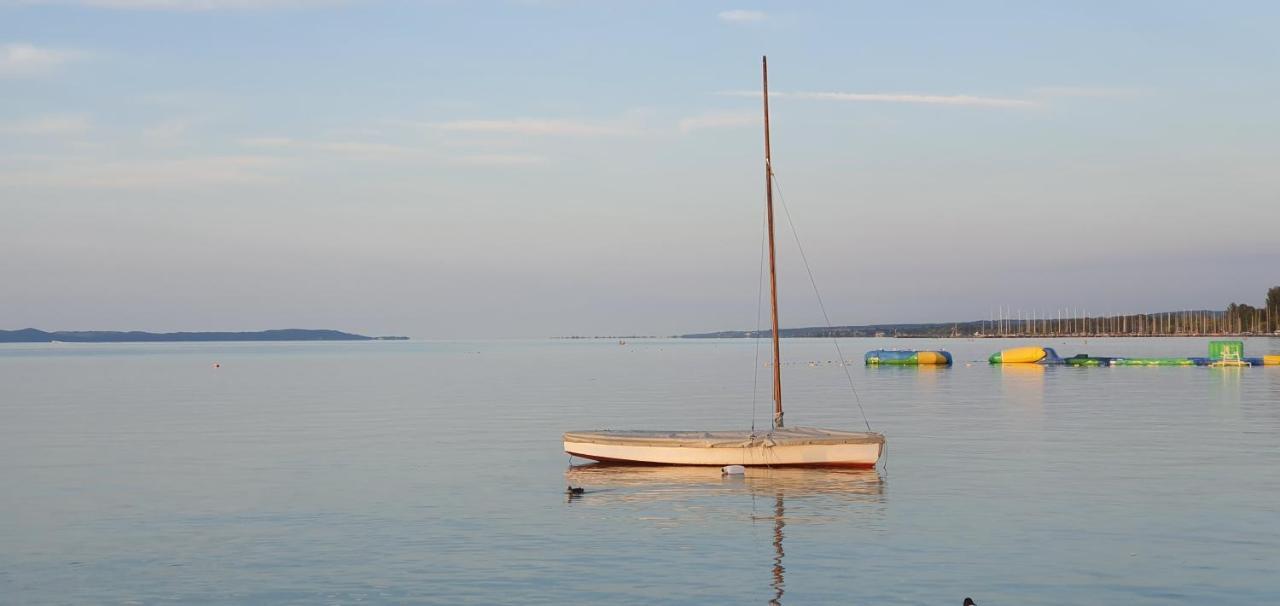 Napfeny Resort Exclusive Balatonlelle Luaran gambar